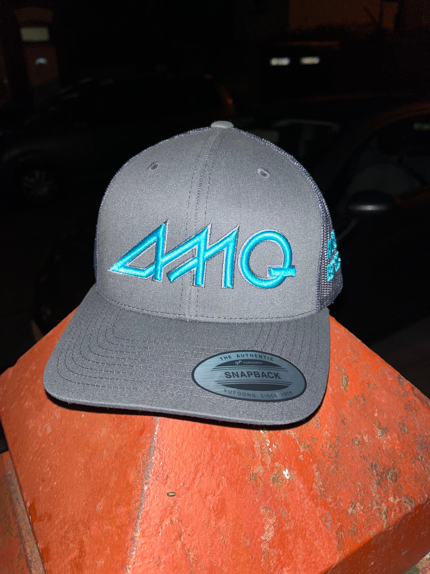 Dark grey & turquoise cap