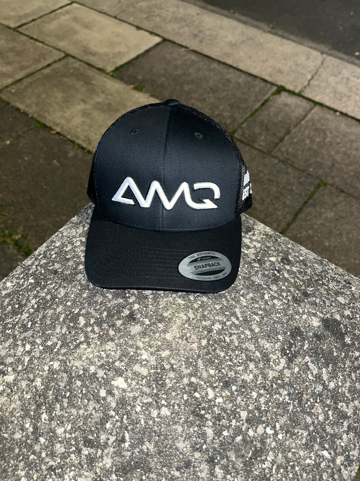 Black & White Amq Cap 2.0