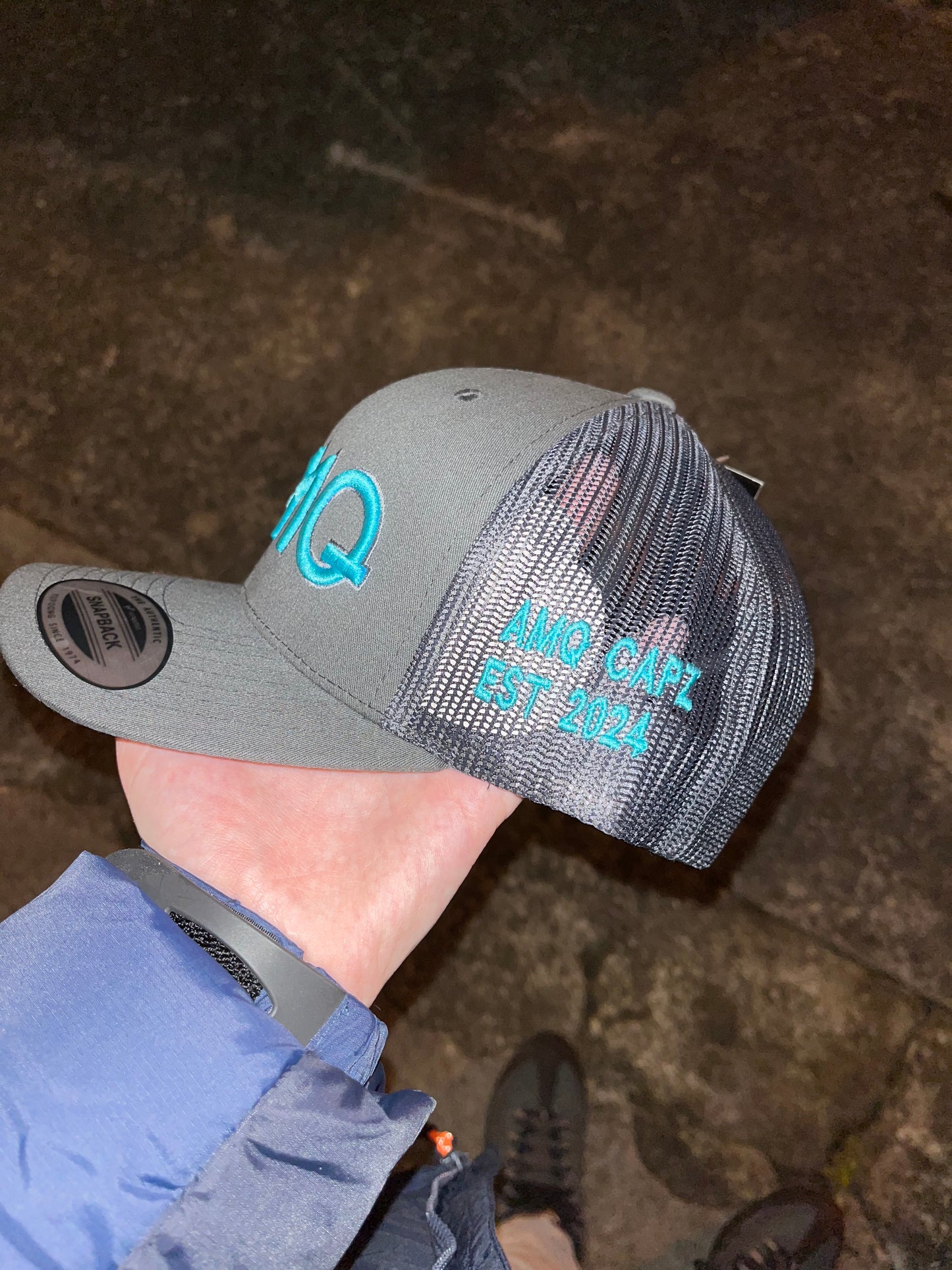 Dark grey & turquoise cap